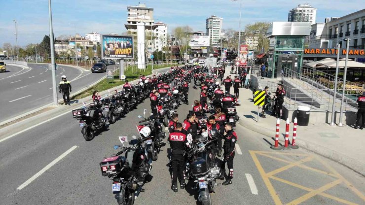 ‘POLİS HAFTASI’ KAPSAMINDA İSTANBUL’DA KORTEJ GEÇİŞİ YAPILDI