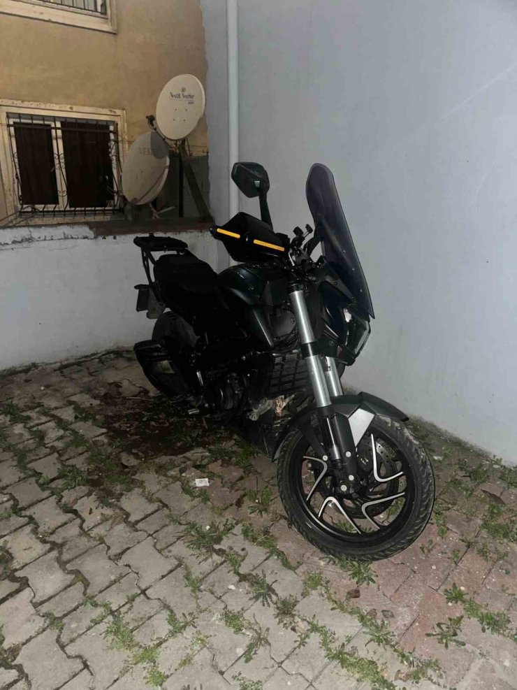 MALTEPE VE ATAŞEHİR’DE MOTOSİKLET HIRSIZLIĞI: 4 ŞÜPHELİ SUÇÜSTÜ YAKALANDI