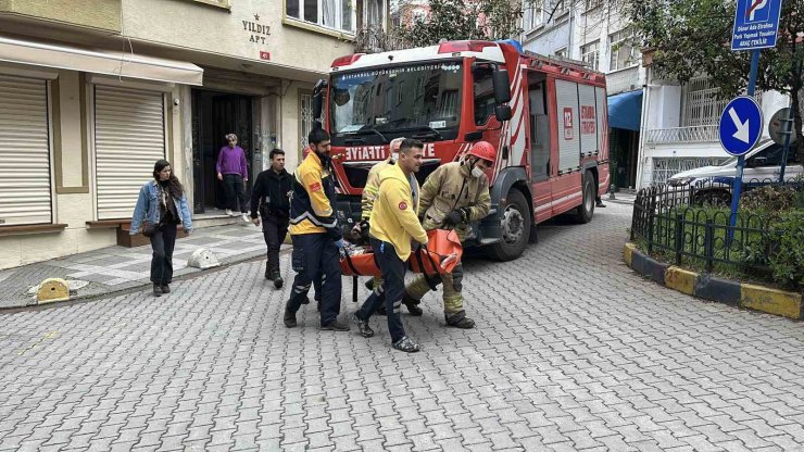 KADIKÖY’DE YARDIM SESLERİ EKİPLERİ HAREKETE GEÇİRDİ: EVDE BAYGIN HALDE BULUNDU