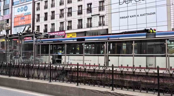 SULTANGAZİ’DE TRAMVAY SEFERLERİ DURDU, YOĞUNLUK YAŞANDI
