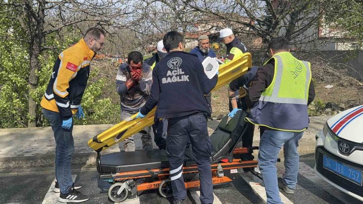 ARNAVUTKÖY’DE KAMYONET İLE KAMYON ÇARPIŞTI: 2 YARALI