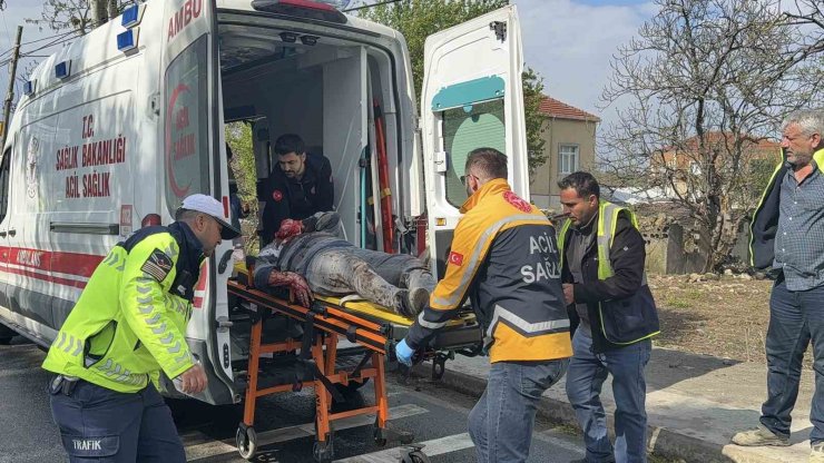 ARNAVUTKÖY’DE KAMYONET İLE KAMYON ÇARPIŞTI: 2 YARALI