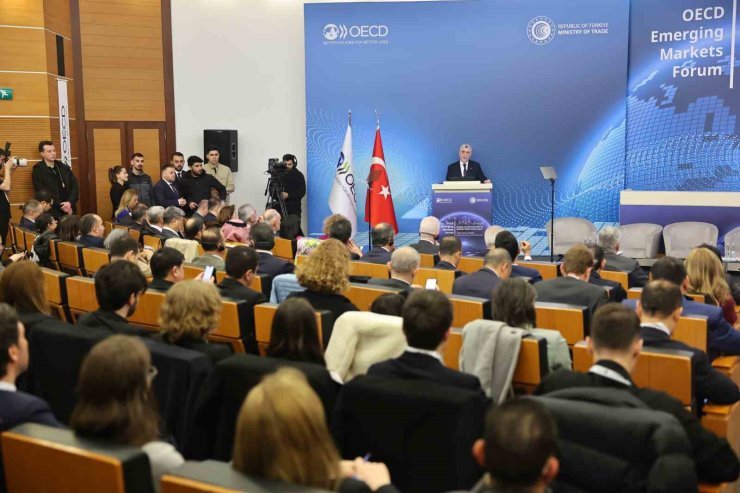 BAKAN BOLAT: ‘‘İKLİM DEĞİŞİKLİĞİ VE DİJİTALLEŞME EKONOMİK YAPIDA DEĞİŞİMLERE YOL AÇTI’’