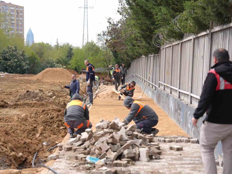 BAŞKAN ADIGÜZEL İKİNCİ KENT BOSTANINI ZİYARET ETTİ