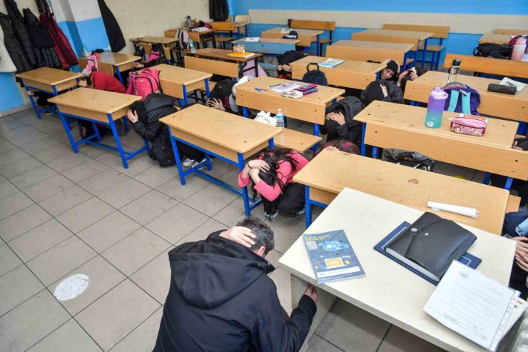 ESENYURT BELEDİYESİ’NDEN 900 ÖĞRENCİYE AFET BİLİNCİ EĞİTİMİ