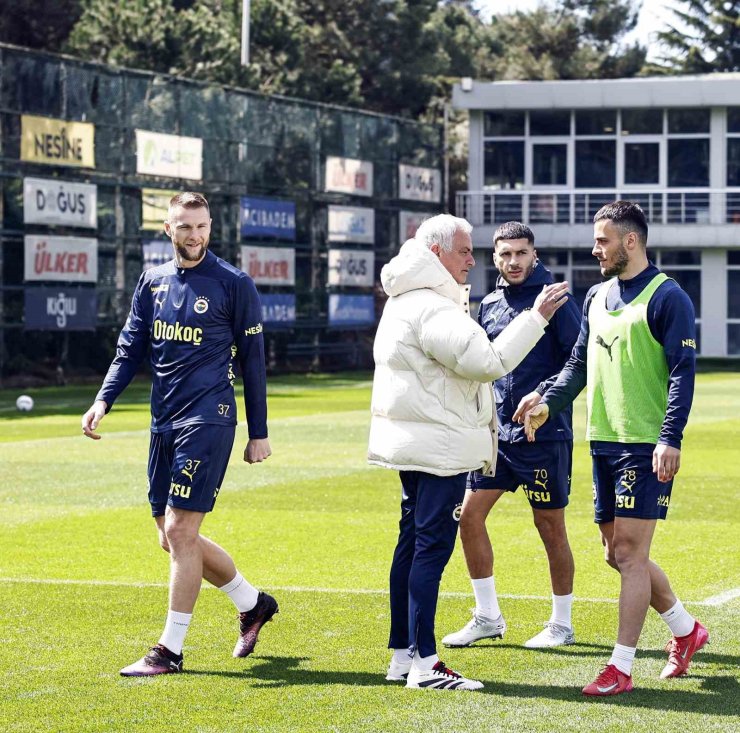 FENERBAHÇE, SİVASSPOR MAÇININ HAZIRLIKLARINI SÜRDÜRDÜ