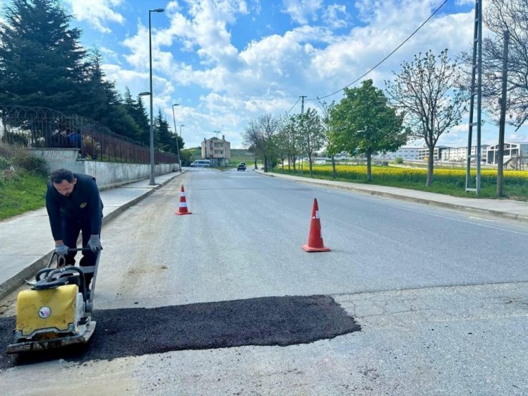 SİLİVRİ’DE YOL BAKIM VE ONARIM ÇALIŞMALARI ARALIKSIZ SÜRÜYOR