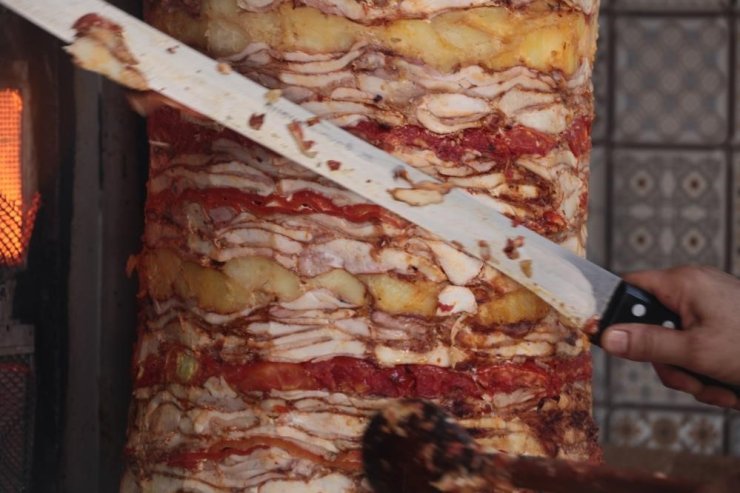 "TAVUK DÖNER KAYNAKLI ZEHİRLENMELER, KİTLESEL SAĞLIK KRİZLERİNE YOL AÇABİLİR"