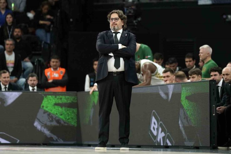 A. EFES, EUROLEAGUE’DE PLAY-OFF’U GARANTİLEDİ