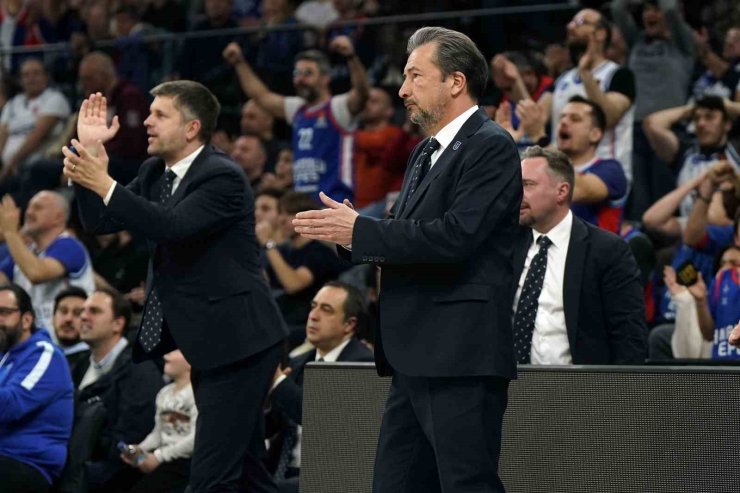 A. EFES, EUROLEAGUE’DE PLAY-OFF’U GARANTİLEDİ