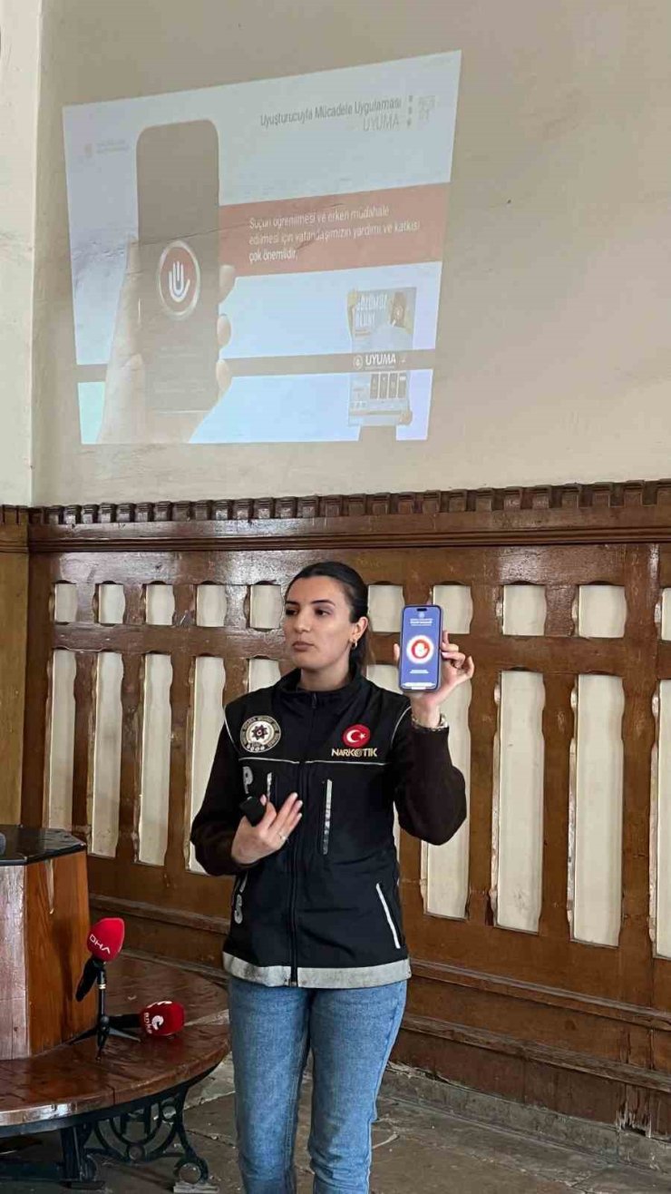 SİRKECİ GARI’NDA DÜZENLENEN "EN İYİ NARKOTİK POLİSİ ANNE" PROJESİNE YOĞUN İLGİ