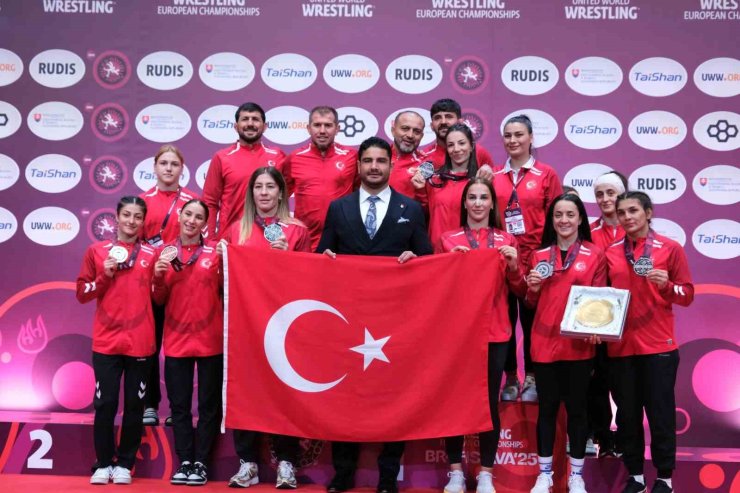 AVRUPA GÜREŞ ŞAMPİYONASI’NDA MİLLİ KADIN GÜREŞÇİLERDEN TARİHİ BAŞARI