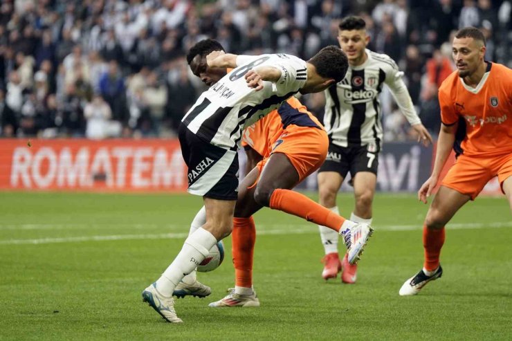 TRENDYOL SÜPER LİG: BEŞİKTAŞ: 0 - BAŞAKŞEHİR: 0 (İLK YARI)