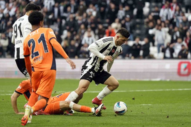 TRENDYOL SÜPER LİG: BEŞİKTAŞ: 0 - BAŞAKŞEHİR: 0 (İLK YARI)
