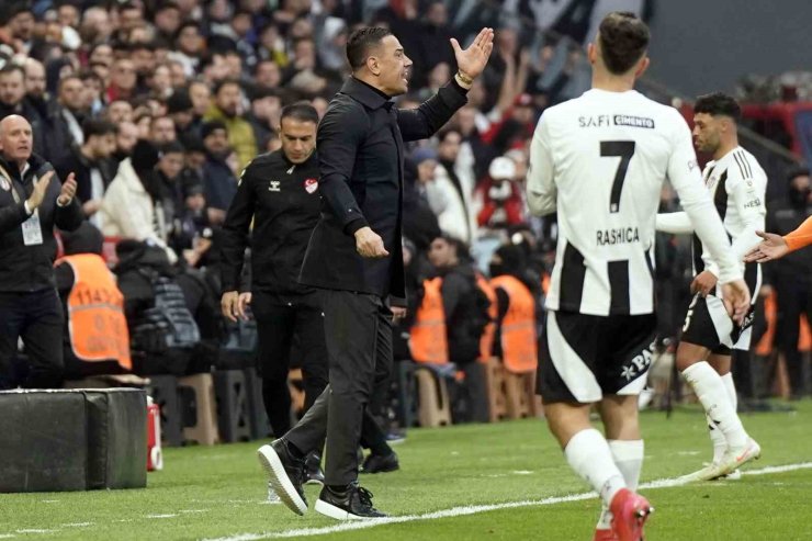 TRENDYOL SÜPER LİG: BEŞİKTAŞ: 0 - BAŞAKŞEHİR: 0 (İLK YARI)