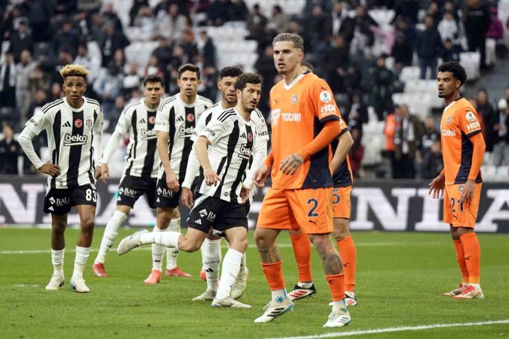 TRENDYOL SÜPER LİG: BEŞİKTAŞ: 0 - BAŞAKŞEHİR: 0 (İLK YARI)