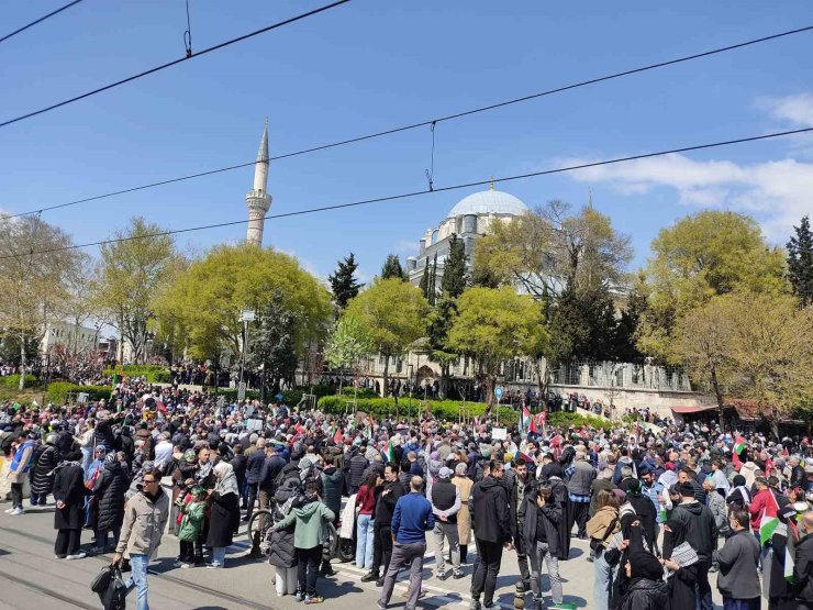 İSTANBUL’DA FİLİSTİN’E DESTEK YÜRÜYÜŞÜ YAPILDI