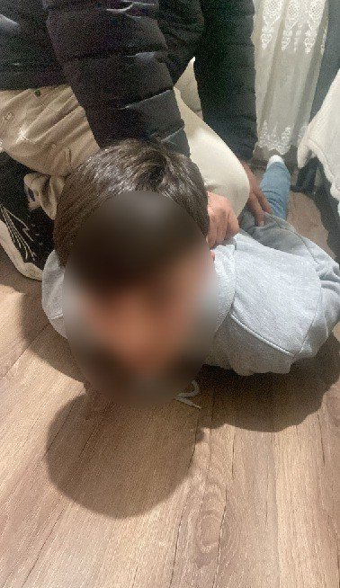 KADIKÖY’DE İŞ YERİNE KURŞUN YAĞDIRIP VİDEO ÇEKTİLER: 5 ŞÜPHELİ YAKALANDI