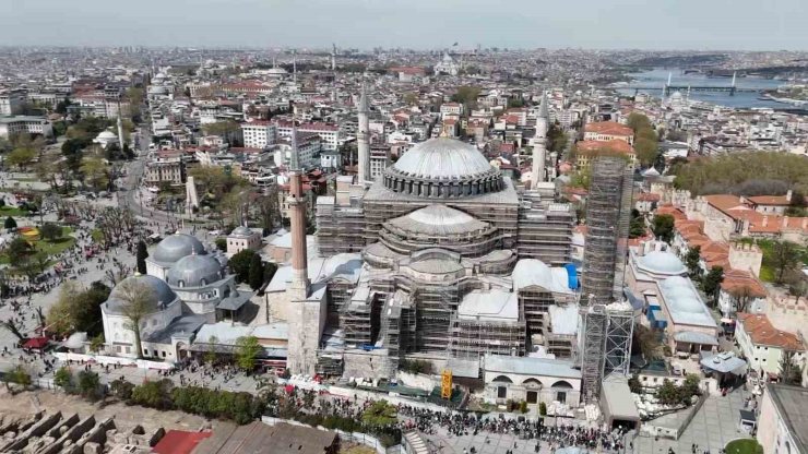 AYASOFYA’NIN ANA KUBBESİNDE TARİHİ RESTORASYON