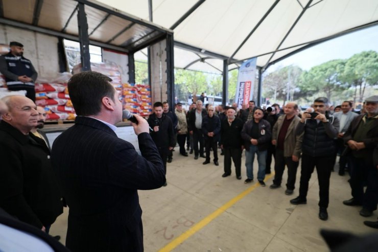 SİLİVRİ BELEDİYESİ’NDEN DEĞİRMENKÖY’DE ÇİFTÇİLERE AYÇİÇEK TOHUMU DESTEĞİ