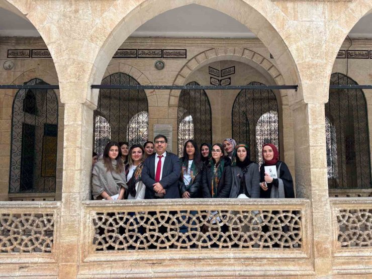 GENÇLER ŞANLIURFA’DA ŞAİR NABİ’NİN İZİNİ SÜRDÜ