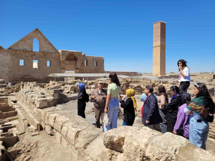 GENÇLER ŞANLIURFA’DA ŞAİR NABİ’NİN İZİNİ SÜRDÜ