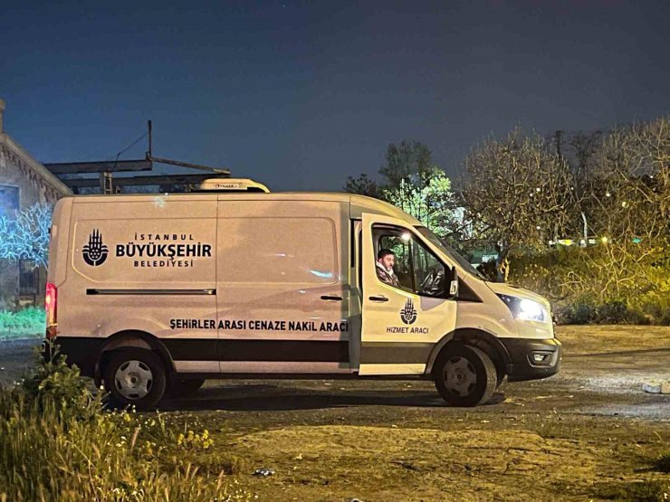KÜÇÜKÇEKMECE’DE BOŞ ARAZİDE ÇÜRÜMÜŞ HALDE ERKEK CESEDİ BULUNDU