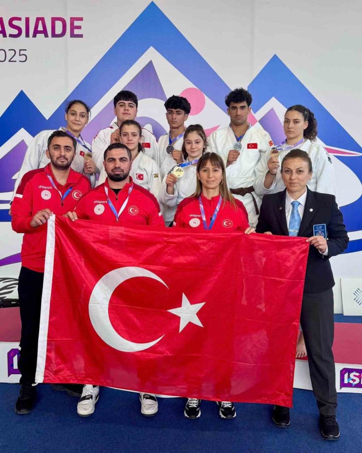 BAKAN BAK: "OKUL SPORLARINDAKİ BAŞARILAR YARINLARIN HABERCİSİDİR"
