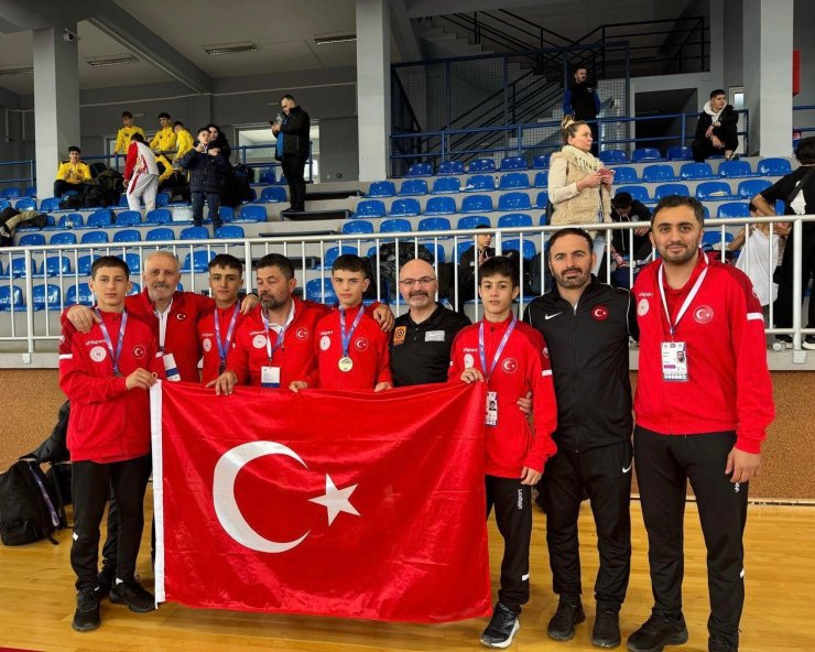 BAKAN BAK: "OKUL SPORLARINDAKİ BAŞARILAR YARINLARIN HABERCİSİDİR"
