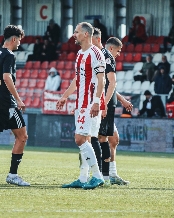TRENDYOL 1. LİG: ÜMRANİYESPOR: 1 - ESENLER EROKSPOR: 1