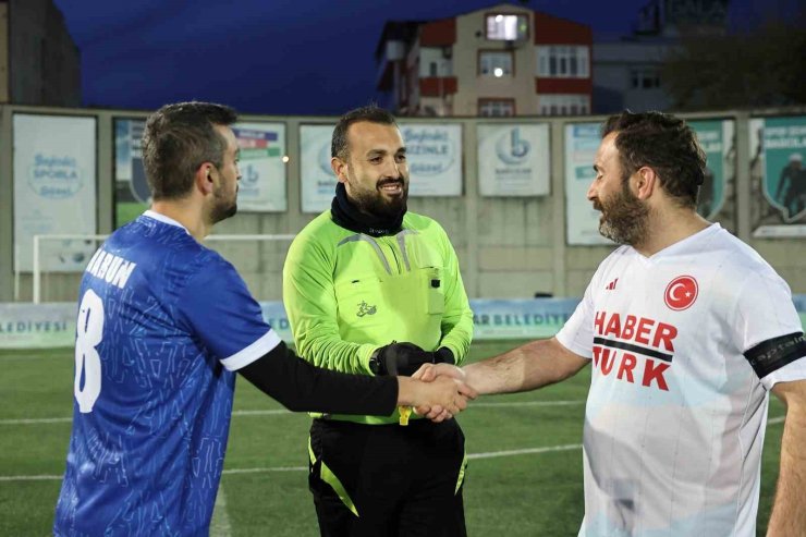 BAĞCILAR’DA GELENEKSEL BASIN TURNUVASI’NDA İLK MAÇ HEYECANI