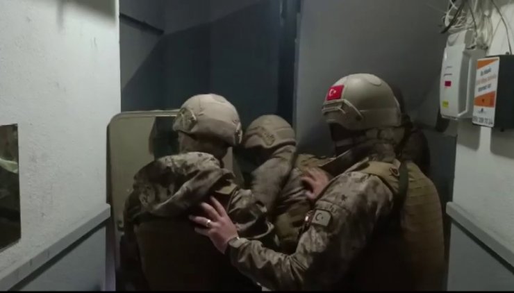 BEYKOZ’DA SİLAHLI TEHDİT OPERASYONU: 2 KİŞİ TUTUKLANDI