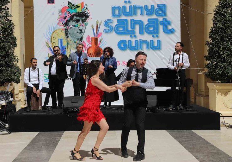 BÜYÜKÇEKMECE’NİN KALBİ DÜNYA SANAT GÜNÜ’NDE SANATLA ATTI