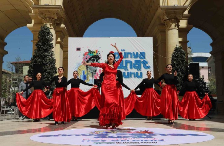 BÜYÜKÇEKMECE’NİN KALBİ DÜNYA SANAT GÜNÜ’NDE SANATLA ATTI