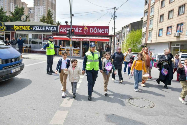 ESENYURT BELEDİYESİNDEN ÖĞRENCİLER İÇİN GÜVENLİ GEÇİŞ ÖNLEMİ
