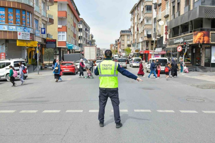 ESENYURT BELEDİYESİNDEN ÖĞRENCİLER İÇİN GÜVENLİ GEÇİŞ ÖNLEMİ