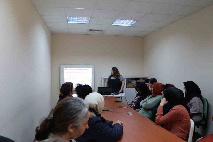 MALTEPE’DE ‘AİLE OKULU VE KADIN SAĞLIĞI EĞİTİMLERİ’ DEVAM EDİYOR