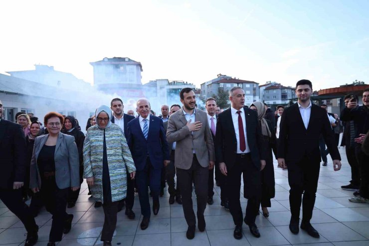 AK PARTİ İSTANBUL SAHAYA İNİYOR