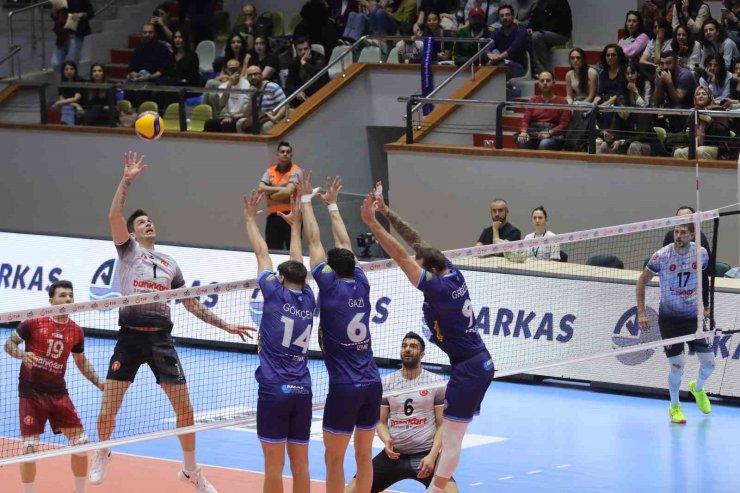 ZİRAAT BANKKART, EFELER LİGİ’NDE FİNALDE
