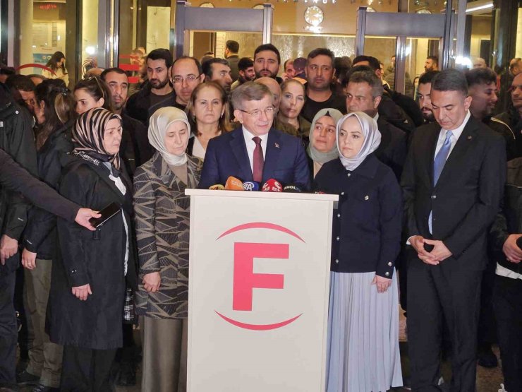 GELECEK PARTİSİ GENEL BAŞKANI DAVUTOĞLU, SIRRI SÜREYYA ÖNDER’İ HASTANEDE ZİYARET ETTİ