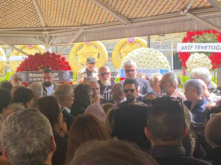 TARKAN’IN ANNESİ NEŞE TEVETOĞLU SON YOLCULUĞUNA UĞRANDI