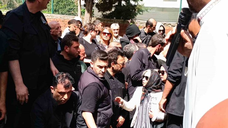 TARKAN ANNESİNE GÖZYAŞLARI İÇİNDE VEDA ETTİ