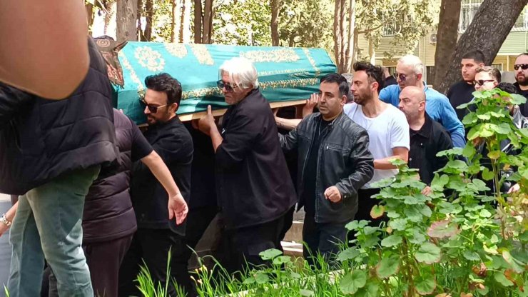 TARKAN ANNESİNE GÖZYAŞLARI İÇİNDE VEDA ETTİ