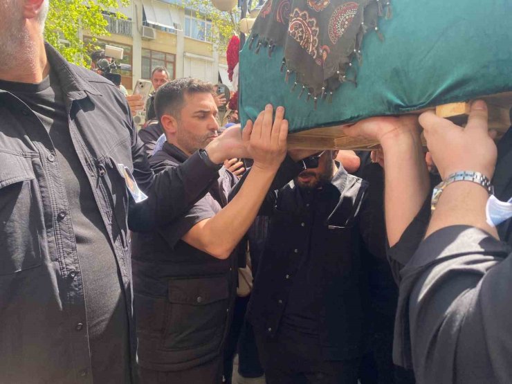 TARKAN’IN ANNESİ NEŞE TEVETOĞLU SON YOLCULUĞUNA UĞRANDI