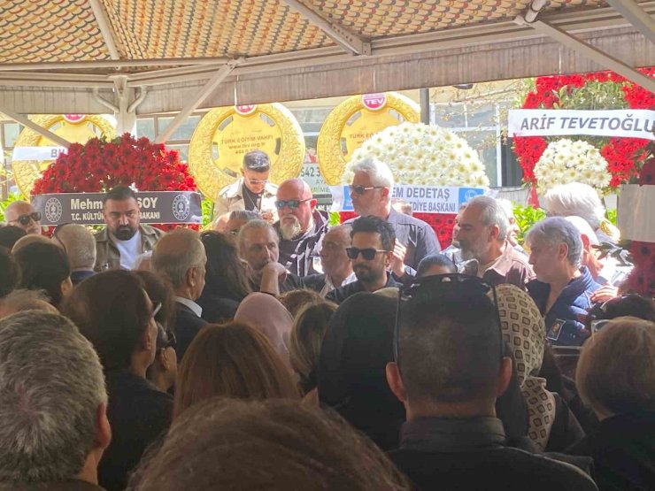TARKAN’IN ANNESİ SON YOLCULUĞUNA UĞURLANIYOR