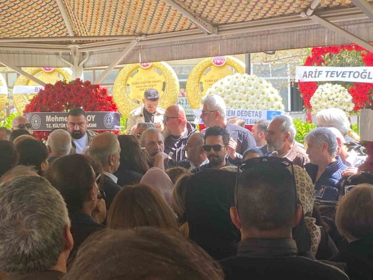 TARKAN’IN ANNESİ SON YOLCULUĞUNA UĞURLANIYOR
