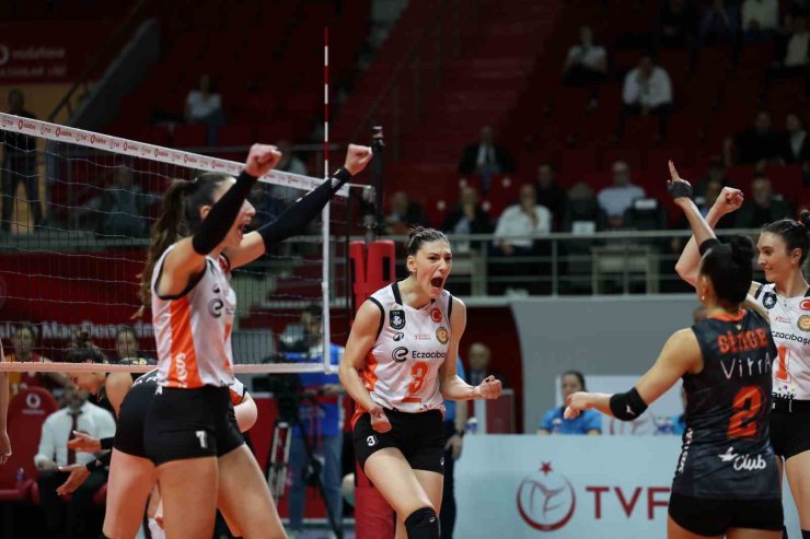 VODAFONE SULTANLAR LİGİ: GALATASARAY: 0 - ECZACIBAŞI DYNAVİT: 3