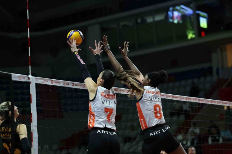 VODAFONE SULTANLAR LİGİ: GALATASARAY: 0 - ECZACIBAŞI DYNAVİT: 3