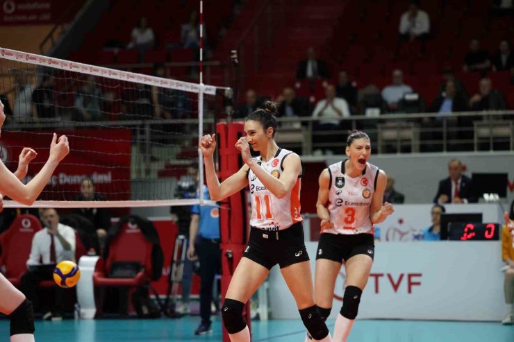 VODAFONE SULTANLAR LİGİ: GALATASARAY: 0 - ECZACIBAŞI DYNAVİT: 3