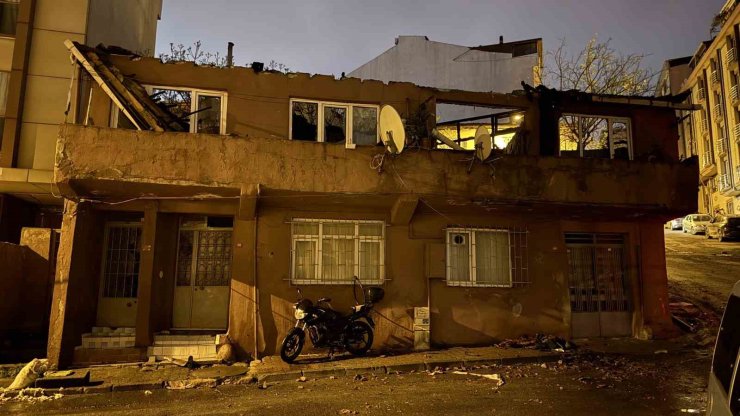 GAZİOSMANPAŞA’DA İKİ BİNA ALEV ALEV YANDI
